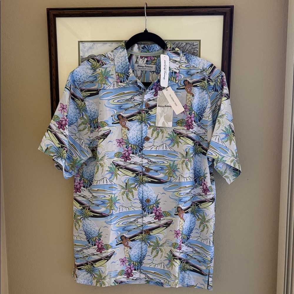 TOMMY BAHAMA MEN'S SIZE SMALL NWT Short sleeve front pocket Comfort/Dry material